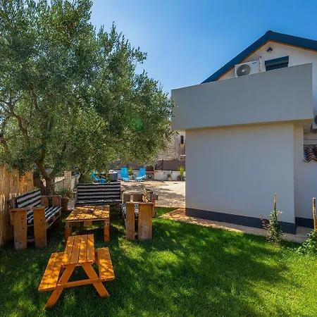 Romantisches Mit Jacuzzi, Bbq, Wifi Сasa de vacaciones Marčana