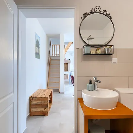 Сasa de vacaciones Romantisches Mit Jacuzzi, Bbq, Wifi Marčana