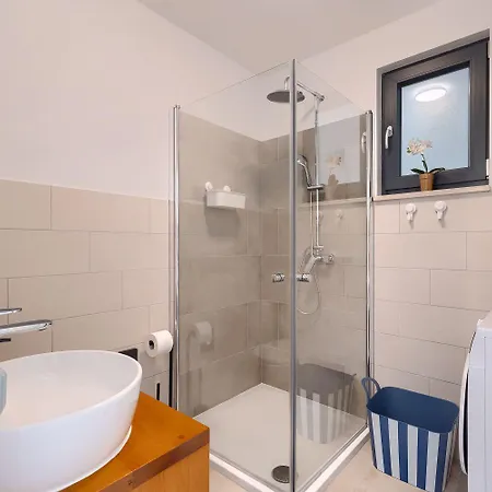 Romantisches Mit Jacuzzi, Bbq, Wifi *