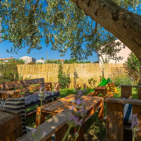 Nyaraló Romantisches Mit Jacuzzi, Bbq, Wifi