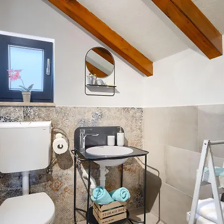 Romantisches Mit Jacuzzi, Bbq, Wifi Marčana