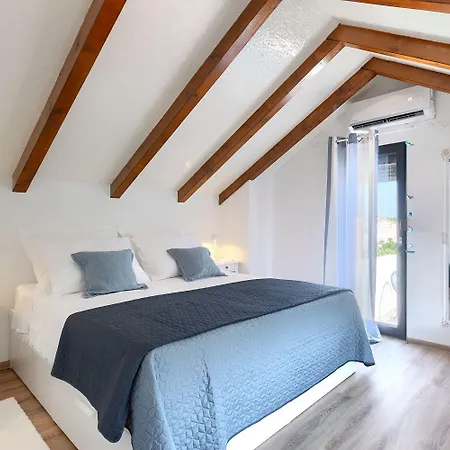 Romantisches Mit Jacuzzi, Bbq, Wifi * Marčana