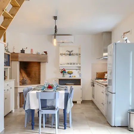 Romantisches Mit Jacuzzi, Bbq, Wifi Marčana