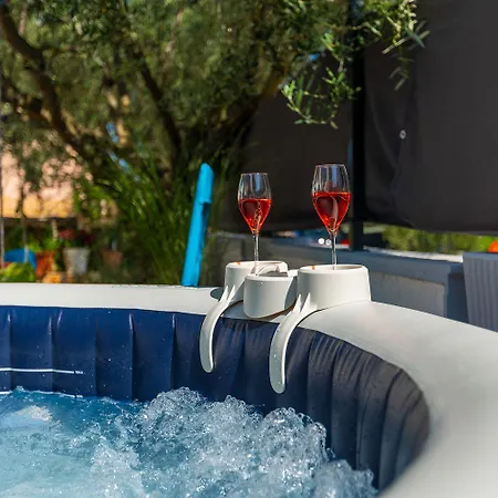 Romantisches Mit Jacuzzi, Bbq, Wifi Nyaraló *