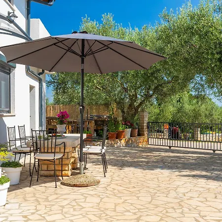 Romantisches Mit Jacuzzi, Bbq, Wifi