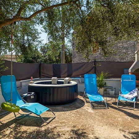 Nyaraló Romantisches Mit Jacuzzi, Bbq, Wifi Marčana