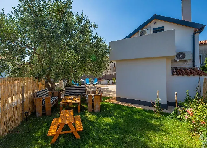 Romantisches Mit Jacuzzi, Bbq, Wifi Feriehus Marčana