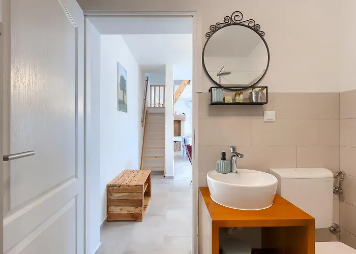 Feriehus Romantisches Mit Jacuzzi, Bbq, Wifi Marčana