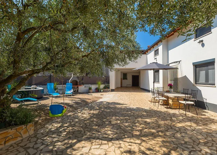 Romantisches Mit Jacuzzi, Bbq, Wifi *