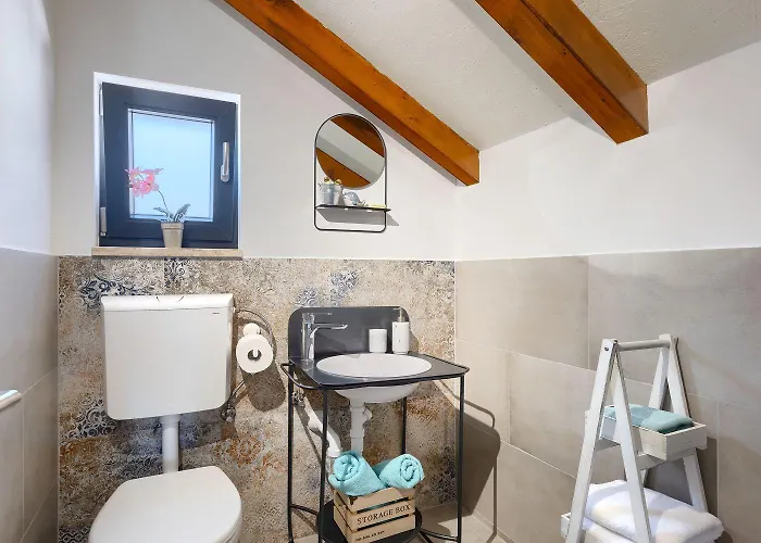 Romantisches Mit Jacuzzi, Bbq, Wifi Marčana
