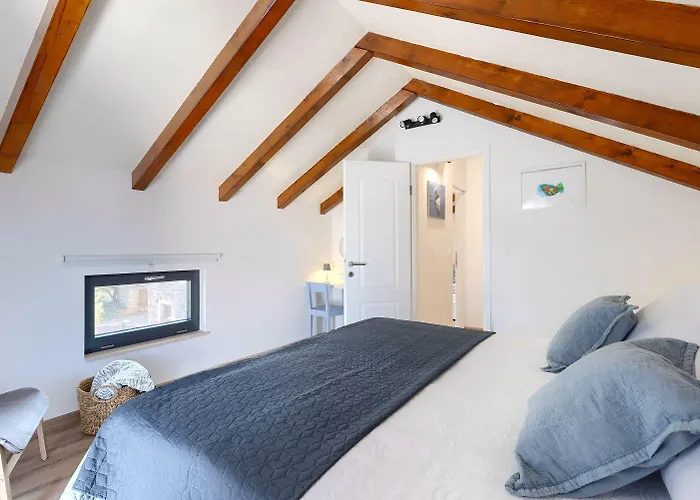 Romantisches Mit Jacuzzi, Bbq, Wifi Marčana