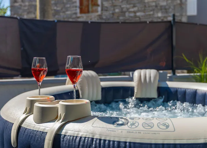 Feriehus Romantisches Mit Jacuzzi, Bbq, Wifi Marčana