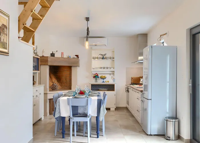 Romantisches Mit Jacuzzi, Bbq, Wifi Marčana