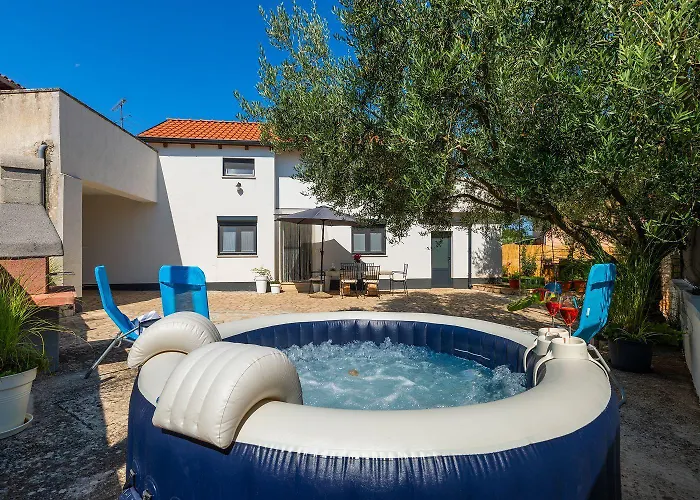 Romantisches Mit Jacuzzi, Bbq, Wifi *